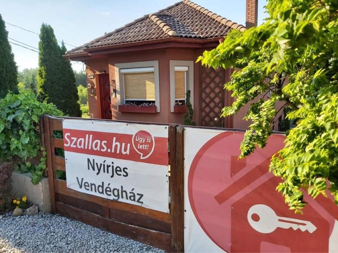 Nyirjes Vendégház Balassagyarmat Exterior foto